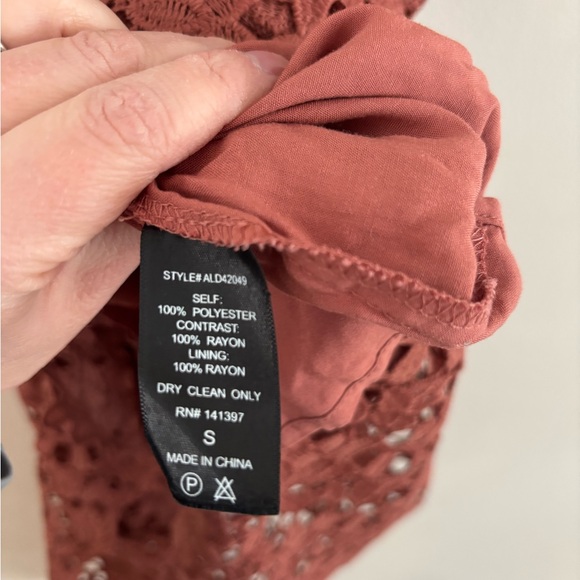 Astr Midi Dress Mauve Pink |Size Small| Lace Overlay | Wedding Guest Dress - Picture 8 of 8